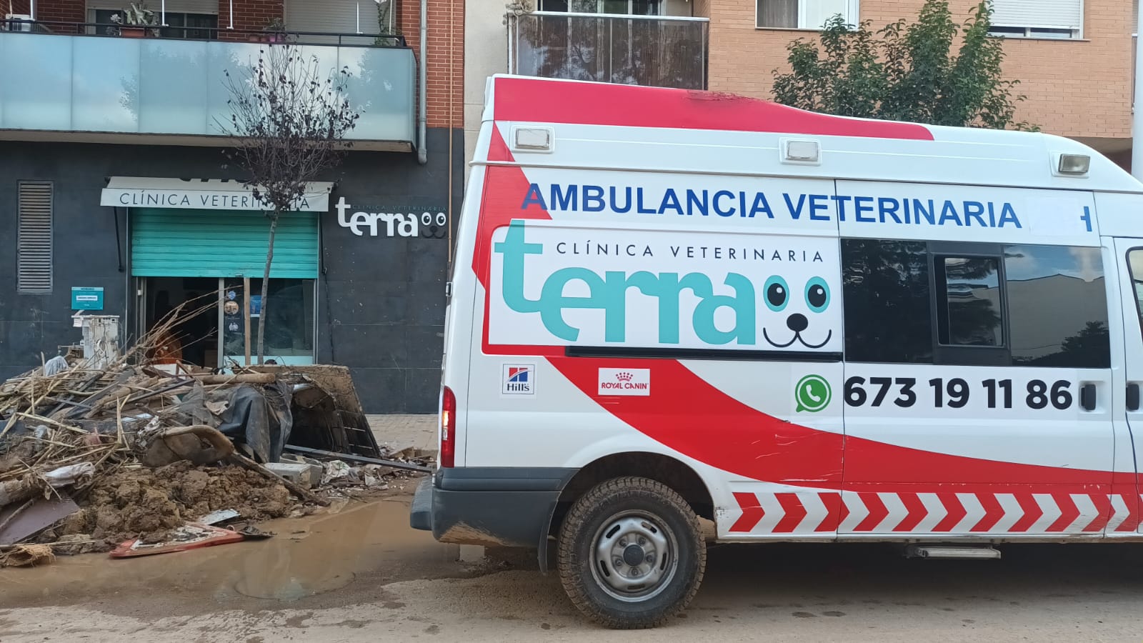 Nuestra ambulancia está ofreciendo atención veterinaria a los pacientes de la zona afectada por la DANA